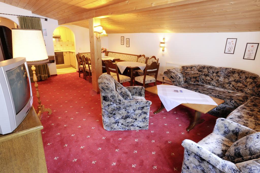 Haus Gariella Apartment Gargellen Ruang foto